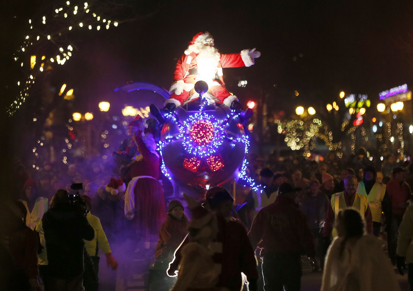 112516bp-holiday-hoopla-5
